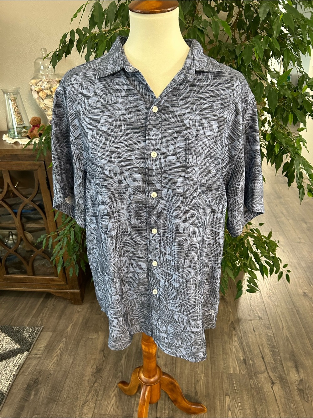 Tommy Bahama Button Up